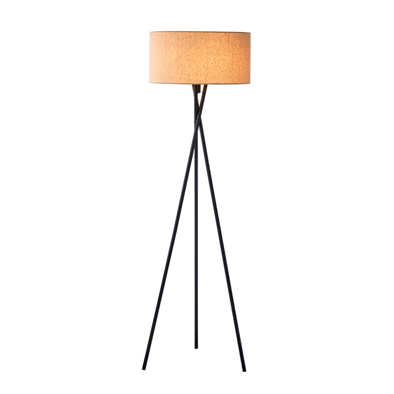 Elegance en Seda: Lámpara de Pie para un Ambiente Sofisticado