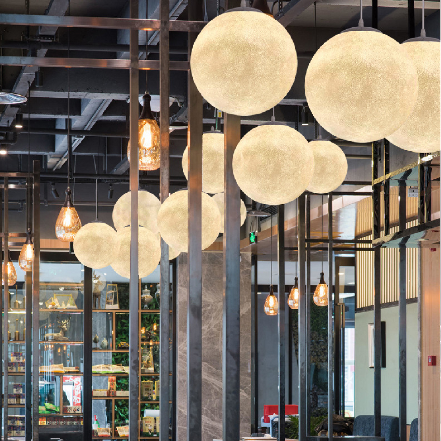 Lampa z motywem księżyca - odświeżająca i stylowa dekoracja sufitowa