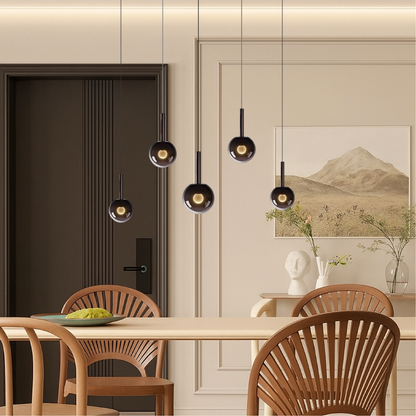 Lampa wisząca z szkła w skandynawskim stylu