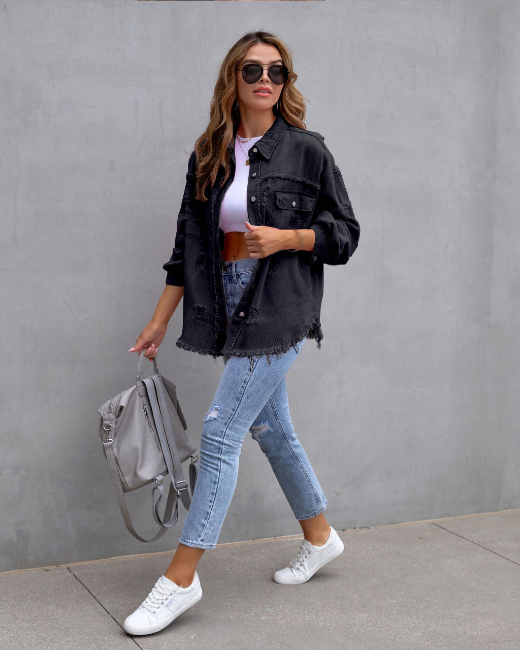 Oversized Jeansbluse - Damen Jeansjacke mit fransigen Details und Knopfleiste