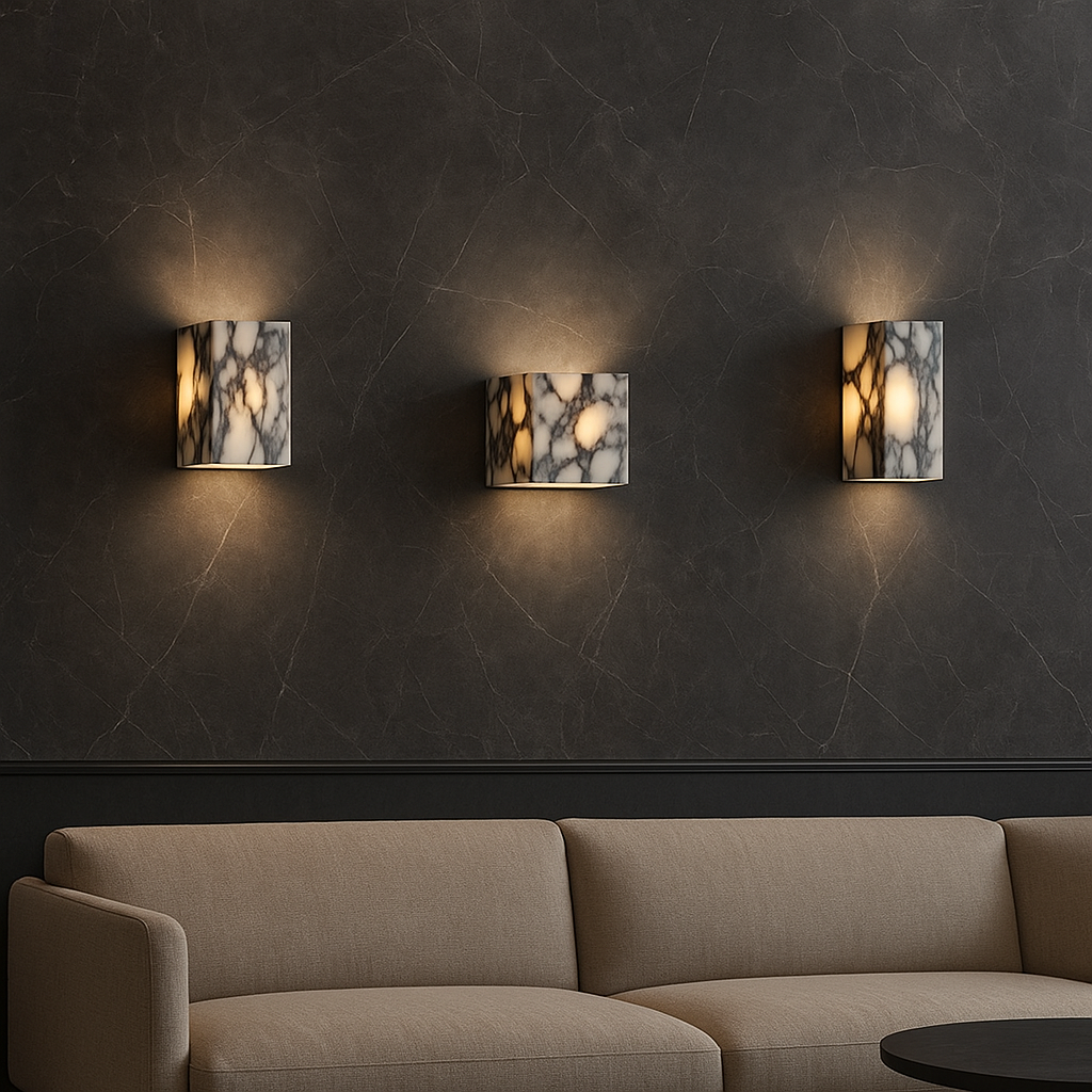 Lampa na ścianę z marmurową kostką – elegancki akcent do każdego wnętrza
