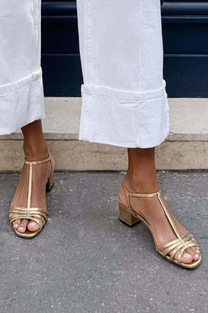 Sandalias de tacón de bloque con hebilla en T metalizadas