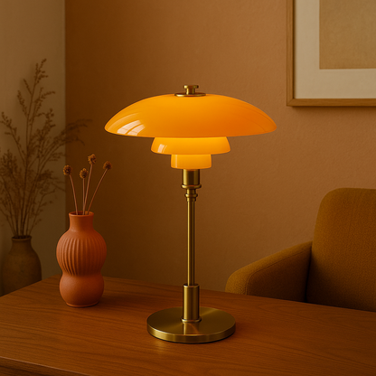 Elegant Dansk Designer Bordlampe, Der Tilføjer Stil og Lys til Dit Rum