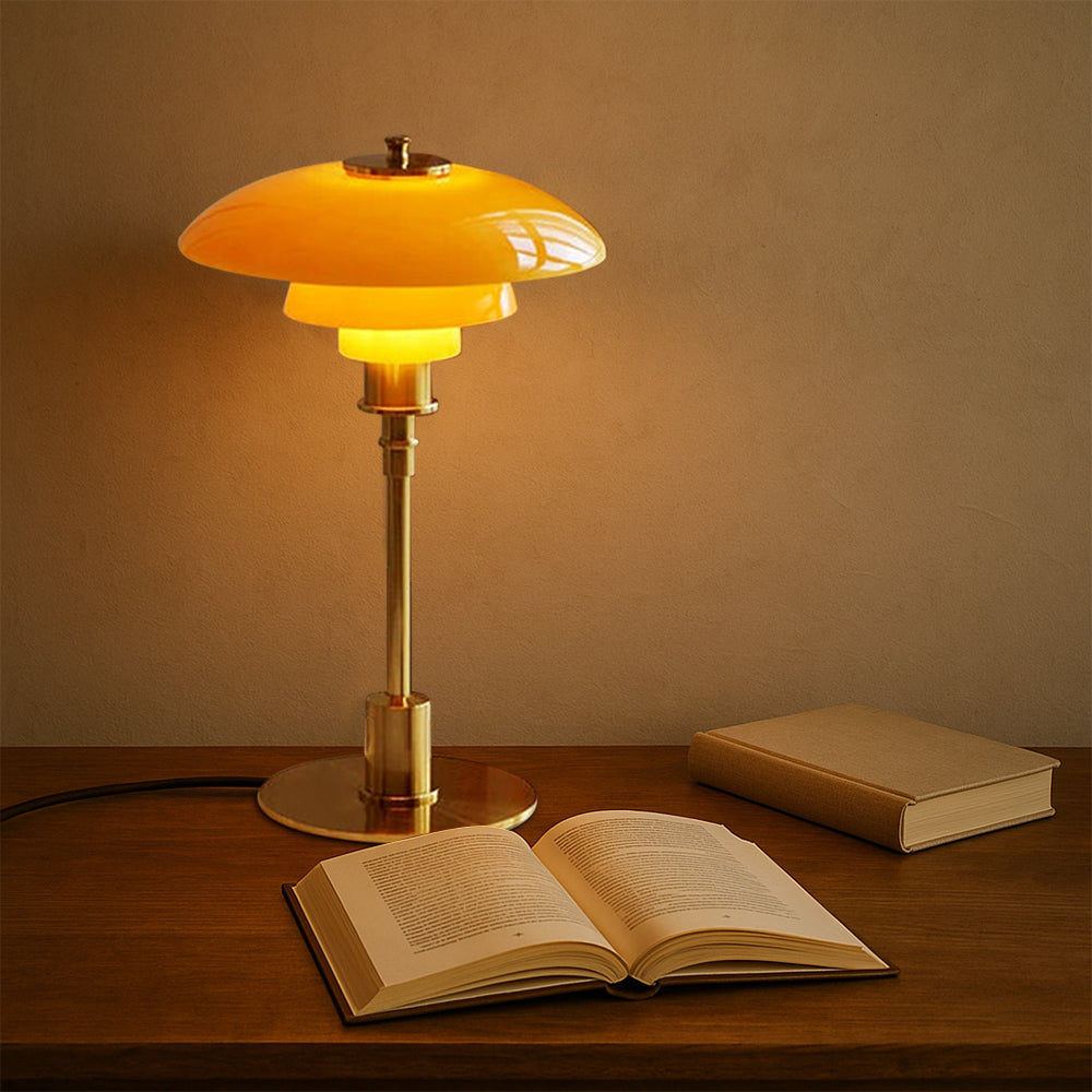 Elegant Dansk Designer Bordlampe, Der Tilføjer Stil og Lys til Dit Rum