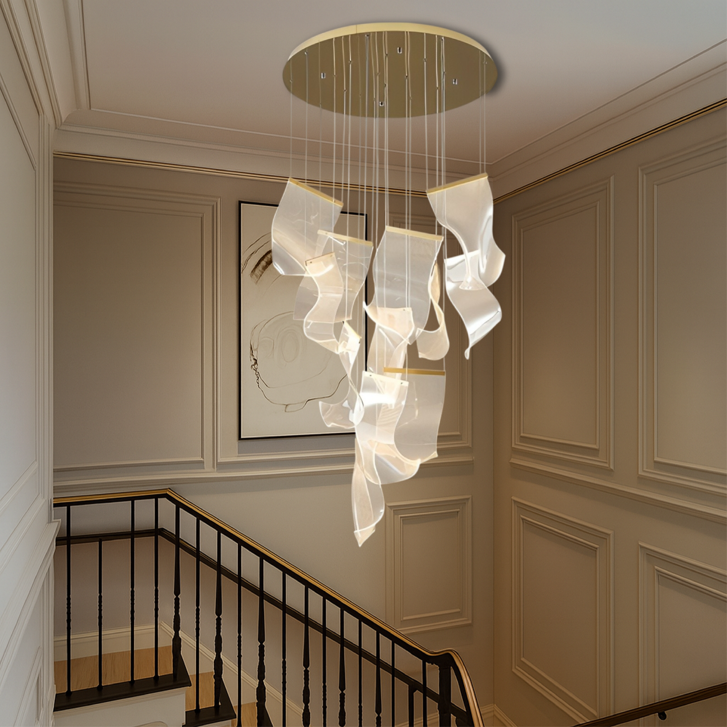 Lustre en acrylique avec design de staircase dorée pour une touche élégante