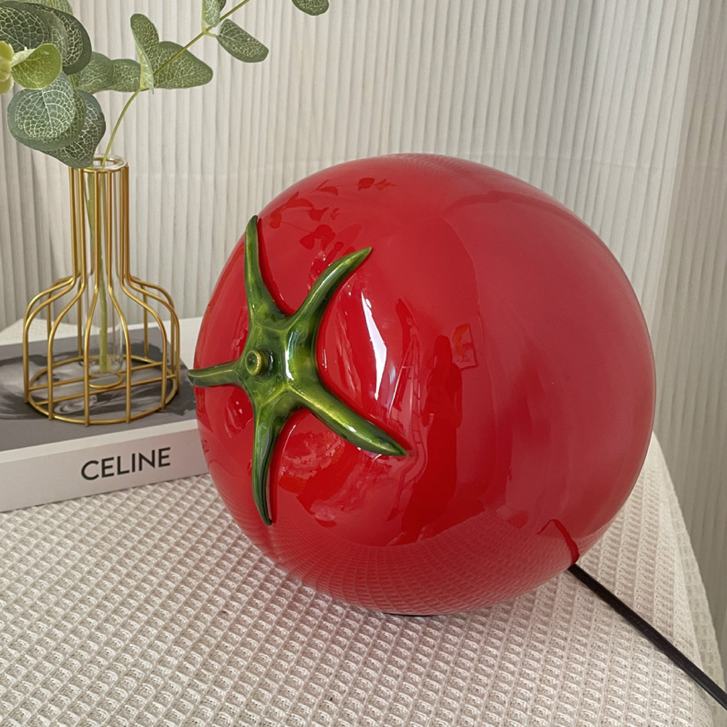Lámpara de Mesa de Tomate con Diseño Único y Moderno