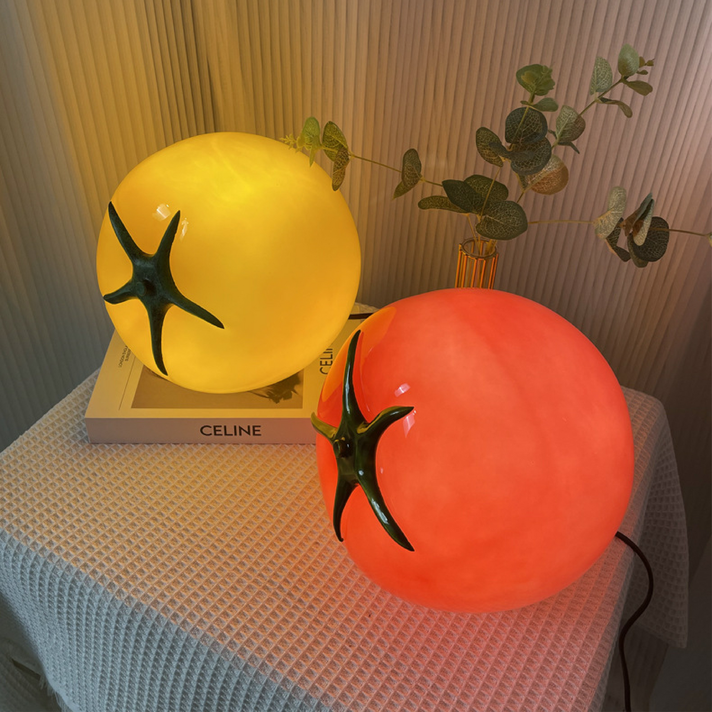 Tomato-Shaped Table Lamp - Playful Fruit-Inspired Accent Lighting