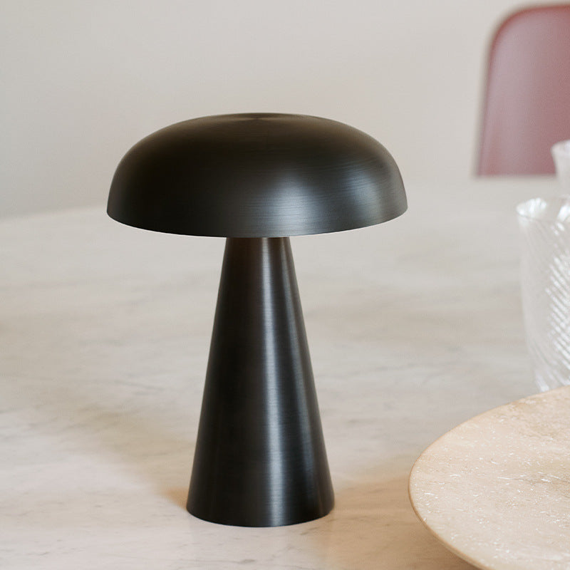 Lámpara de Mesa Nova con Estilo Moderno y Elegante
