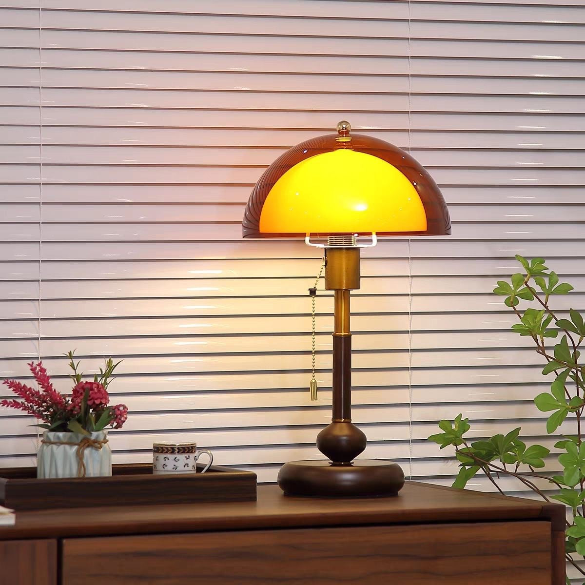 Timeless Vintage Table Lamp with Classic Charm