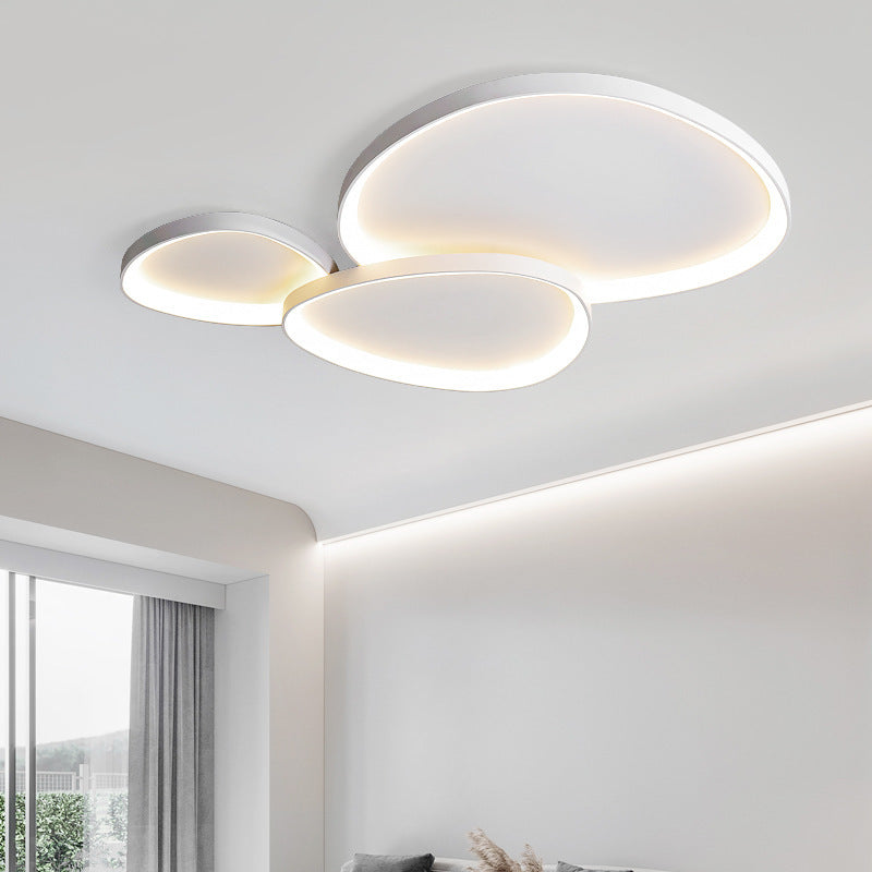 Lustre moderne en forme d'armure pour un éclairage élégant et sophistiqué