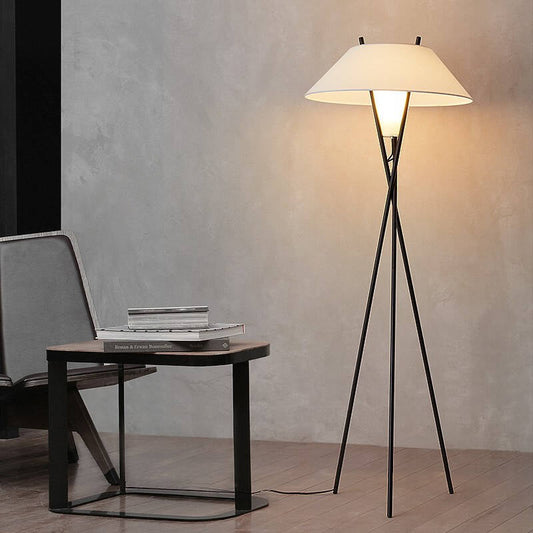 Lampada da terra in tessuto Jubilee per un'illuminazione elegante e moderna