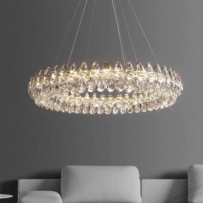 Plataforma de cristal con aro de araña elegante