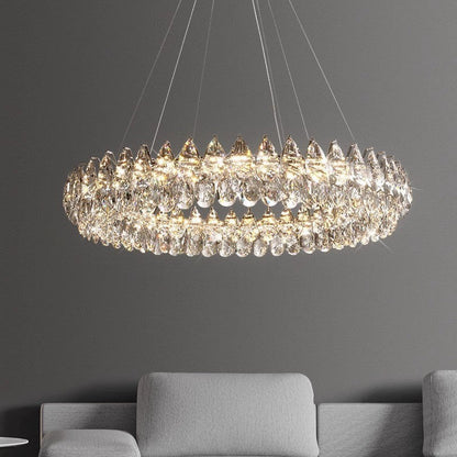 Plataforma de cristal con aro de araña elegante