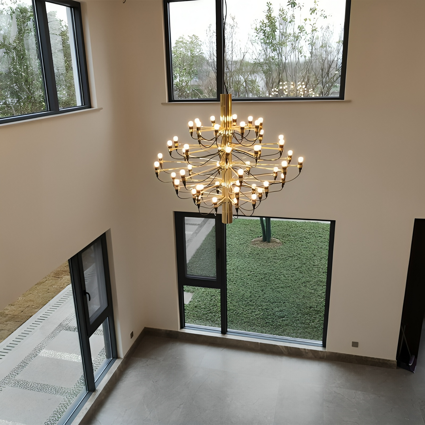 Lampadario Medievale Italiano di Design Elegante