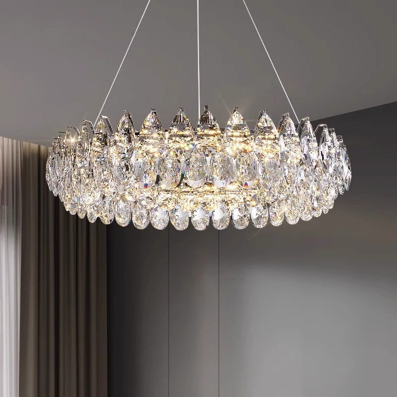 Plataforma de cristal con aro de araña elegante