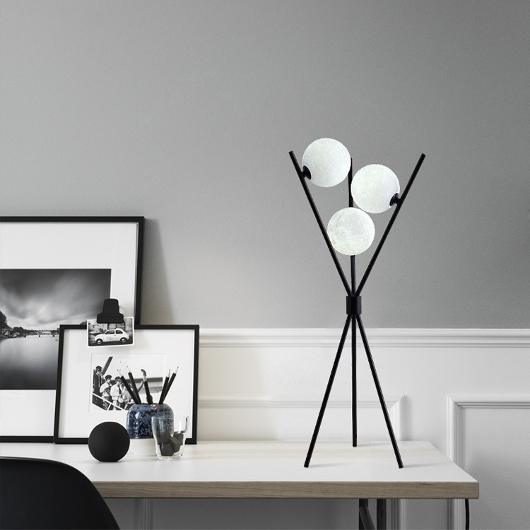 Lampada da pavimento/tavolo a tema luna, perfetta per creare un'atmosfera magica in casa