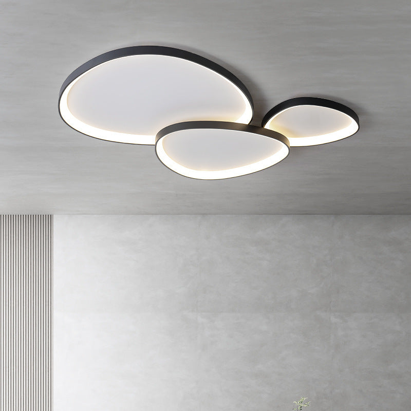 Lustre moderne en forme d'armure pour un éclairage élégant et sophistiqué
