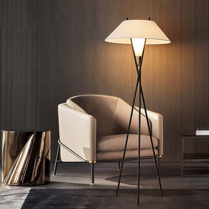 Lampada da terra in tessuto Jubilee per un'illuminazione elegante e moderna