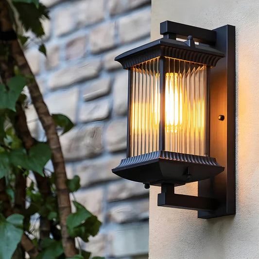 Lampa ścienna Pavo na zewnątrz – elegancki i funkcjonalny oświetlenie ogrodowe