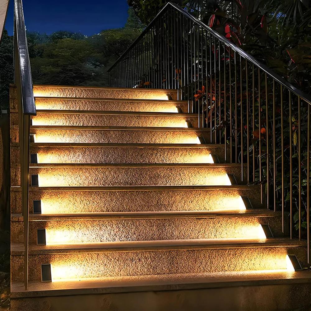 Luci Solari per Scale da Esterno - Illuminazione Efficienza e Sicurezza Notturna