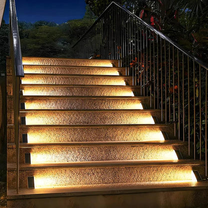 Luci Solari per Scale da Esterno - Illuminazione Efficienza e Sicurezza Notturna