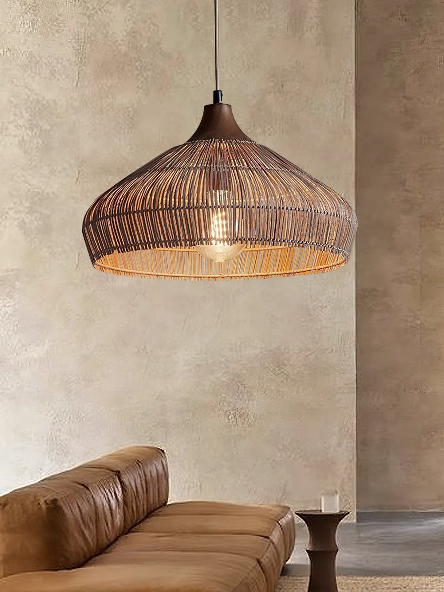 lampada a sospensione in vimini e rattan con design elegante