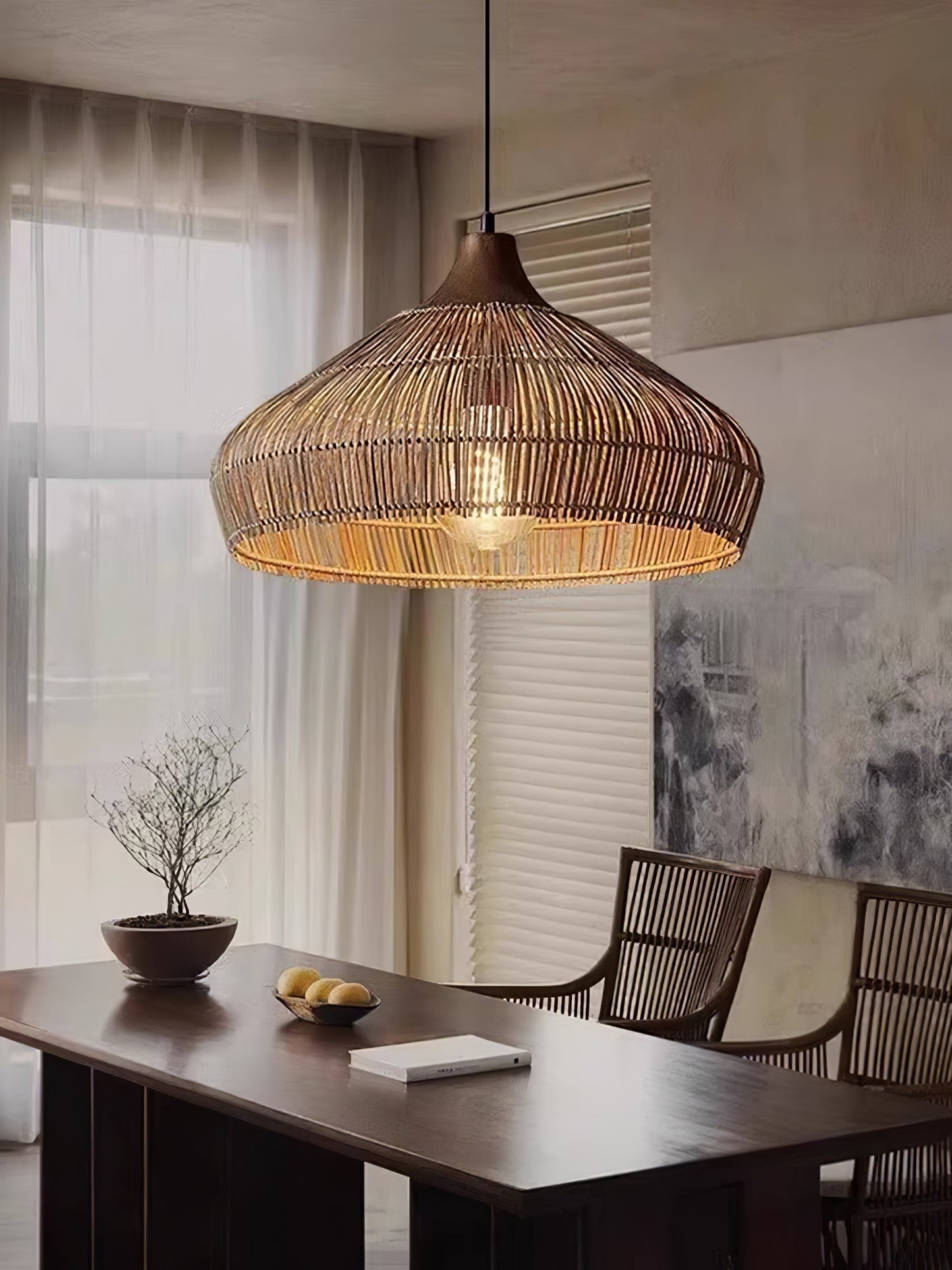lampada a sospensione in vimini e rattan con design elegante