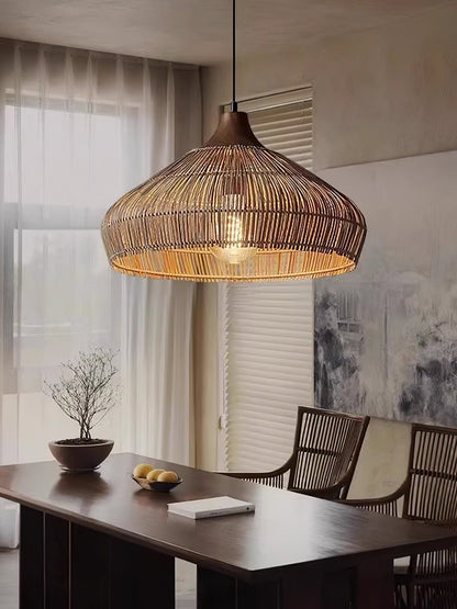 lampada a sospensione in vimini e rattan con design elegante