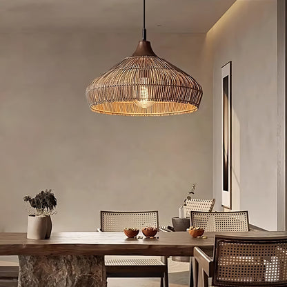 lampada a sospensione in vimini e rattan con design elegante