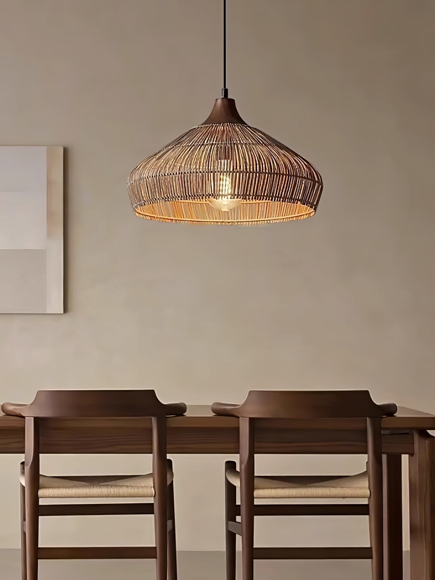 lampada a sospensione in vimini e rattan con design elegante