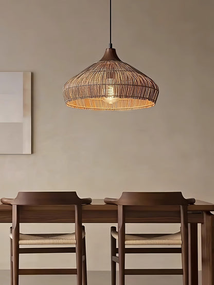 lampada a sospensione in vimini e rattan con design elegante