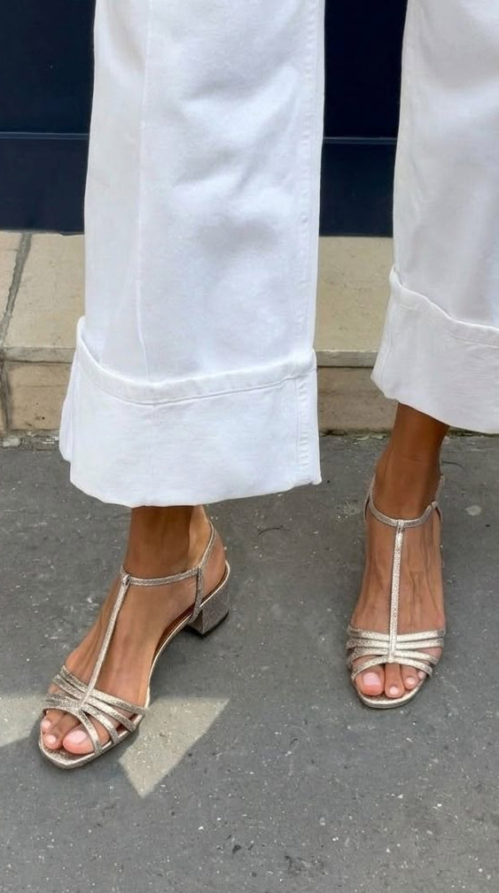 Sandalias de tacón de bloque con hebilla en T metalizadas