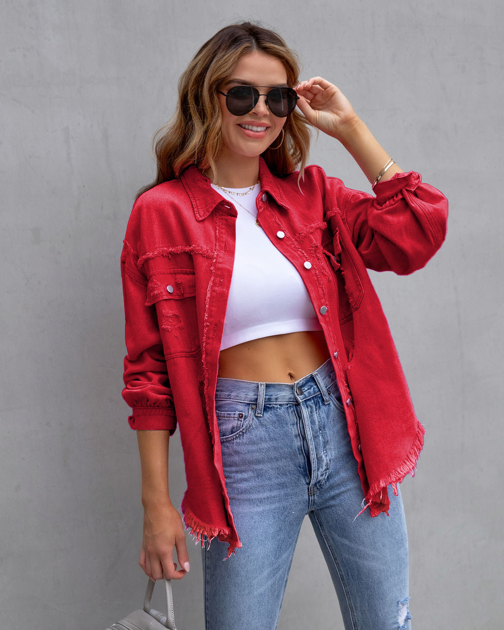 Oversized Jeansbluse - Damen Jeansjacke mit fransigen Details und Knopfleiste