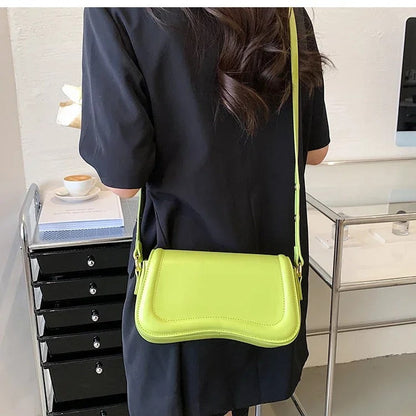 Nyara - Golvende Flap Vegan Leren Handtas
