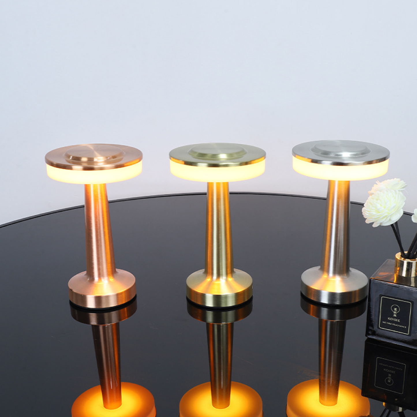Lampadaire de Table en Métal Birdona pour une Éclairage Élégant et Moderne