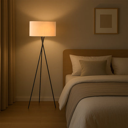 Elegance en Seda: Lámpara de Pie para un Ambiente Sofisticado