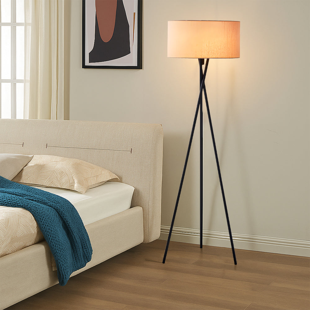 Elegance en Seda: Lámpara de Pie para un Ambiente Sofisticado