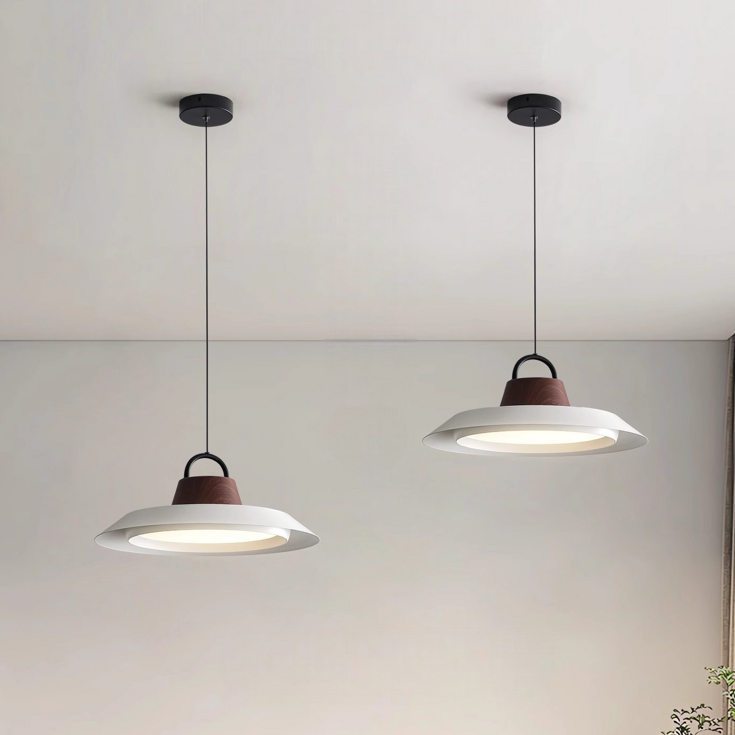 Lampada Pendante Scandinava in Legno e Metallo per un tocco di eleganza moderna