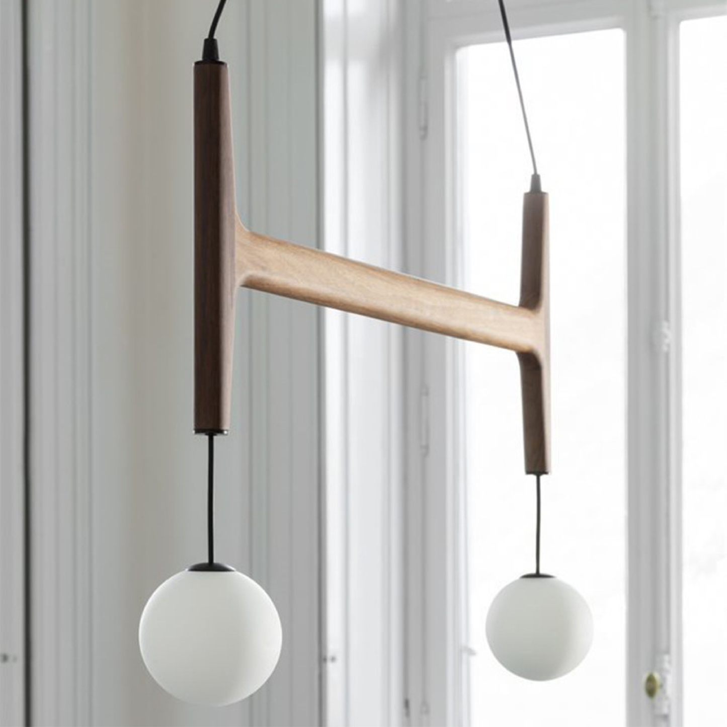 Glamorous Rethatic Pendant Light - Elegant and Modern Ceiling Lighting Fixture