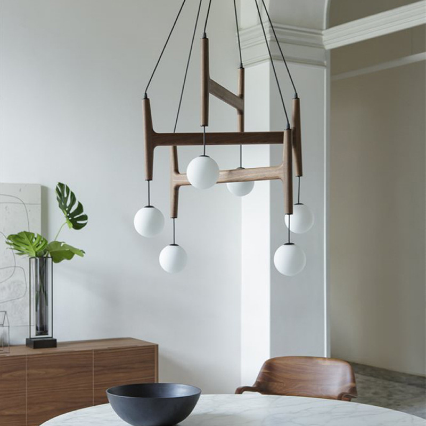 Glamorous Rethatic Pendant Light - Elegant and Modern Ceiling Lighting Fixture