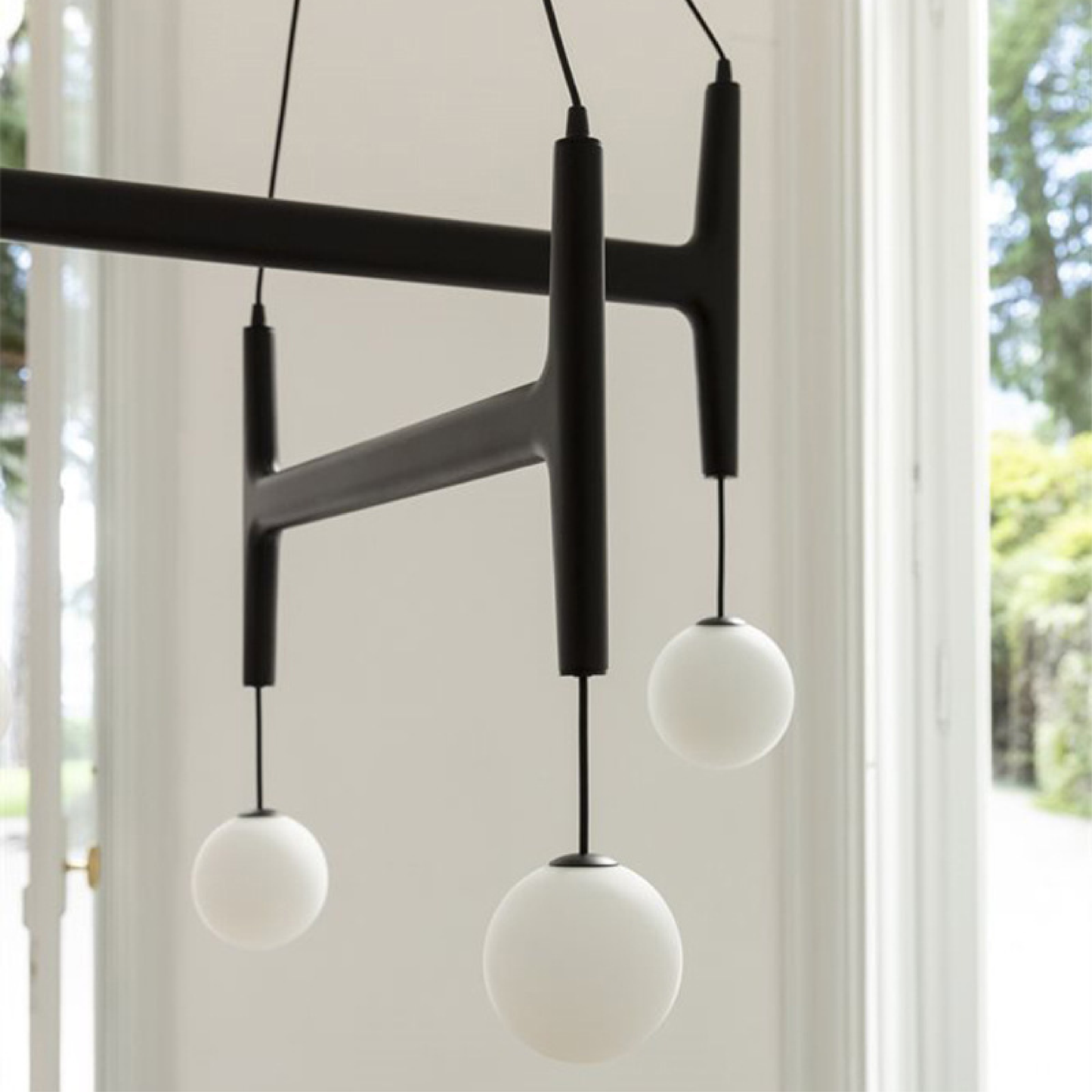 Glamorous Rethatic Pendant Light - Elegant and Modern Ceiling Lighting Fixture