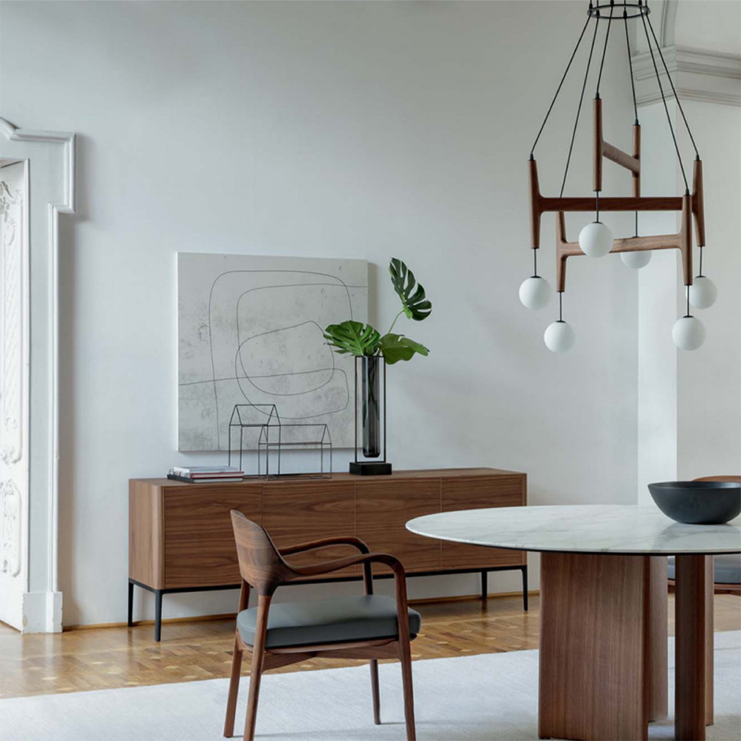 Glamorous Rethatic Pendant Light - Elegant and Modern Ceiling Lighting Fixture