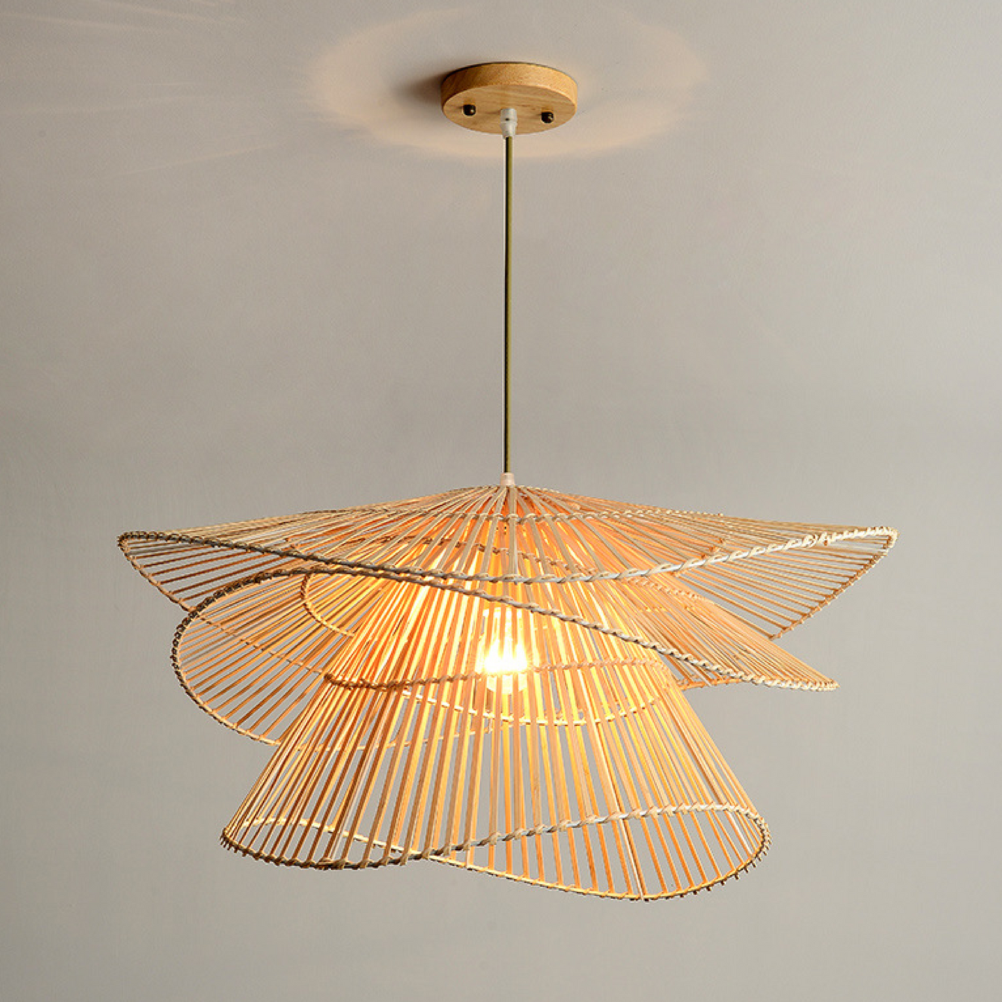 LAMPE PENDANT EN BOIS DE ROTIN ÉLÉGANTE