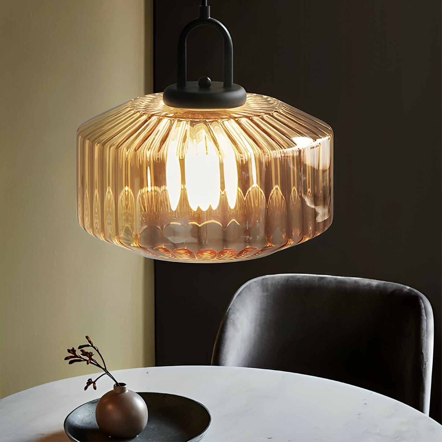 Lustre en Verre Coloré pour une Ambiance Accueillante